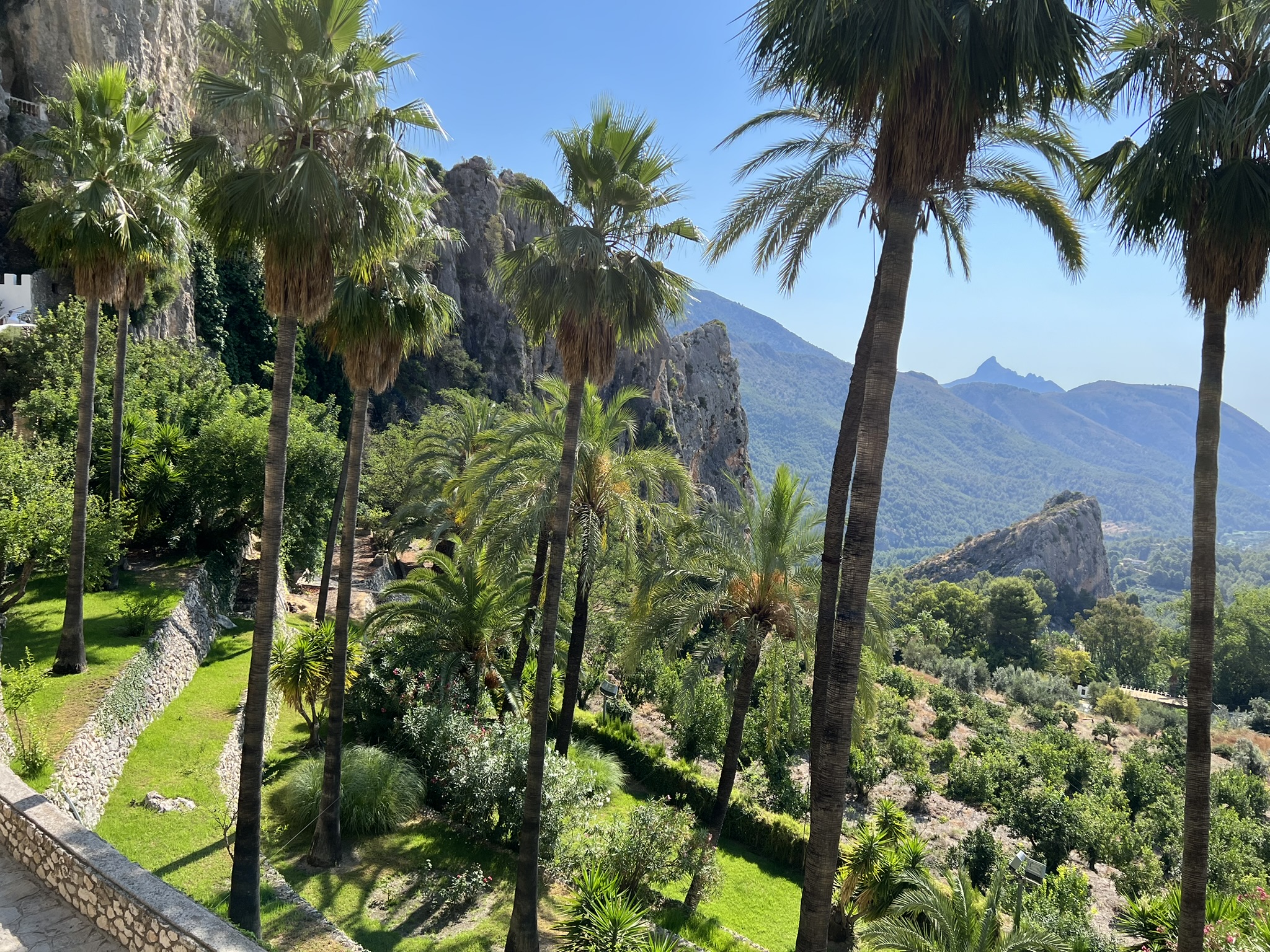 Blick ins Tal vom Aussichtspunkt des Castillo de San José in Guadalest