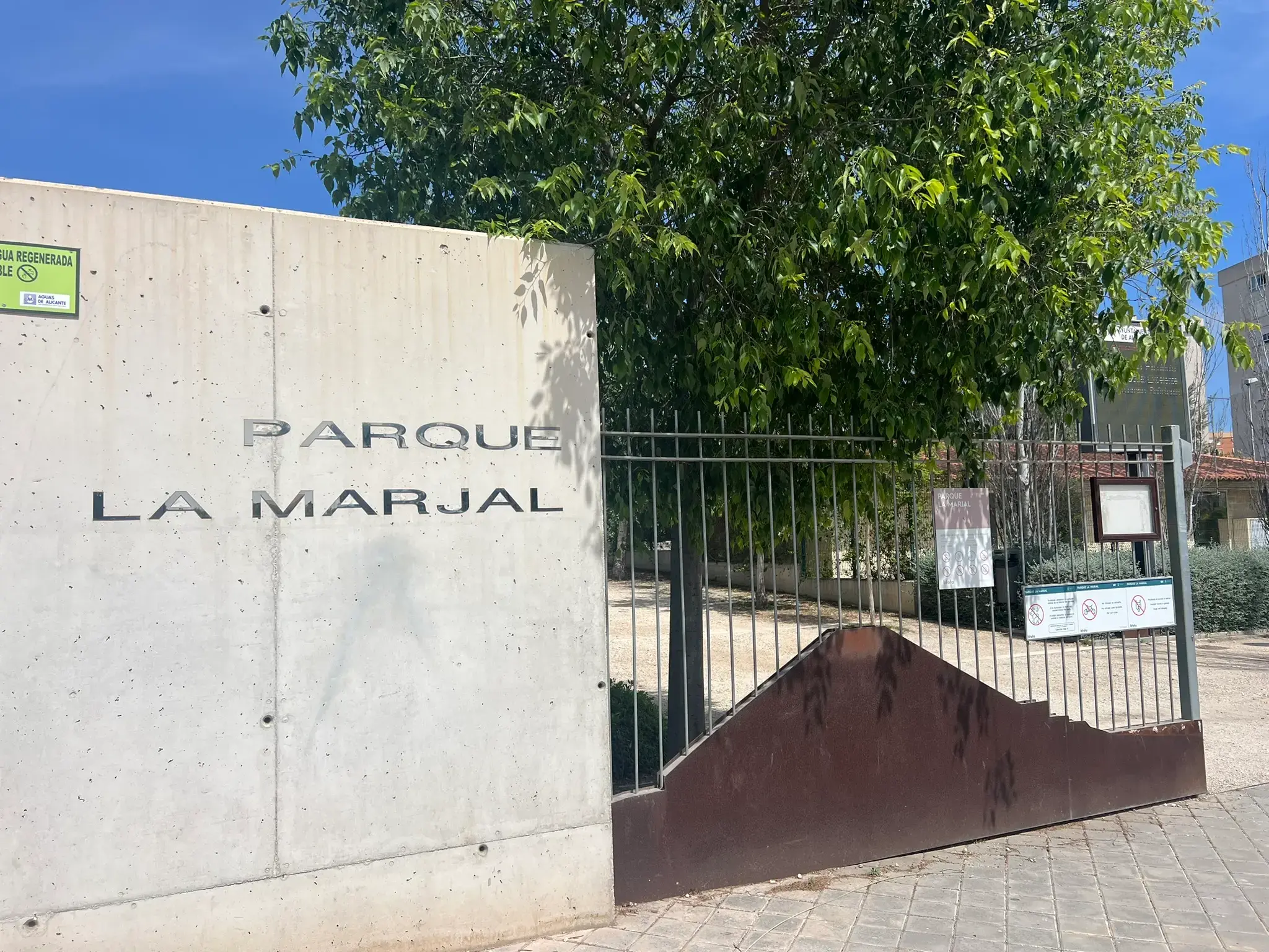 Main entrance to Parque La Marjal in Alicante with park signage.